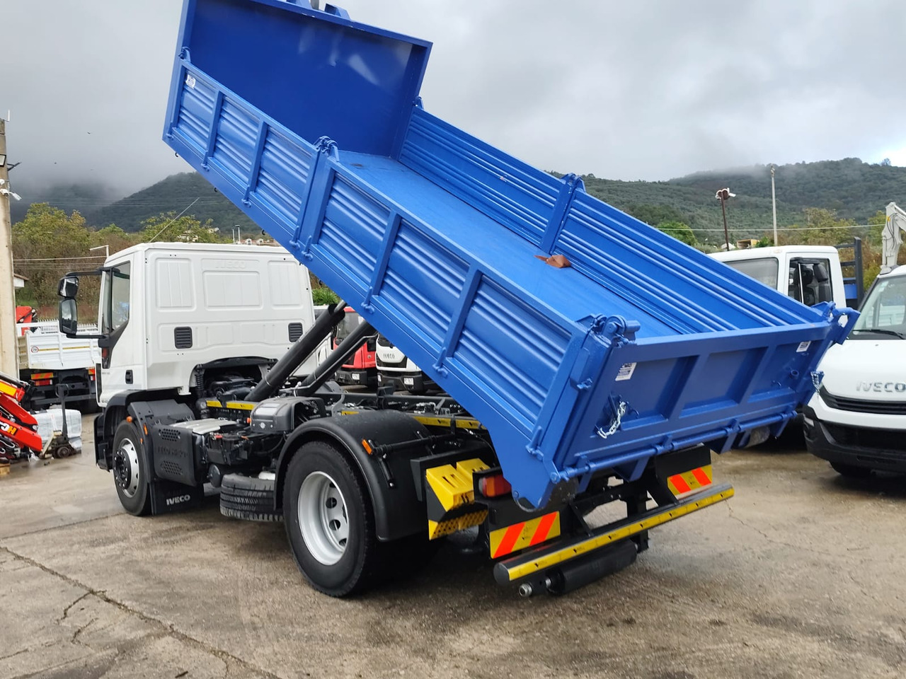 IVECO EUROCARGO 180-250 - شاحنة ذات الخطاف, شاحنة كرين: صور 4 IVECO EUROCARGO 180-250 - شاحنة ذات الخطاف, شاحنة كرين: صور 4