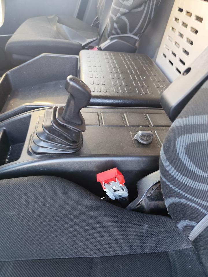 IVECO EUROCARGO 180-320 - الشاسيه شاحنة: صور 4 IVECO EUROCARGO 180-320 - الشاسيه شاحنة: صور 4