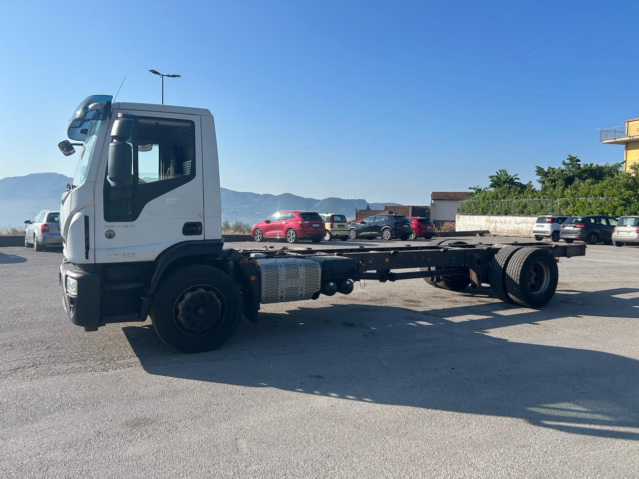 IVECO EUROCARGO 180-320 - الشاسيه شاحنة: صور 3 IVECO EUROCARGO 180-320 - الشاسيه شاحنة: صور 3
