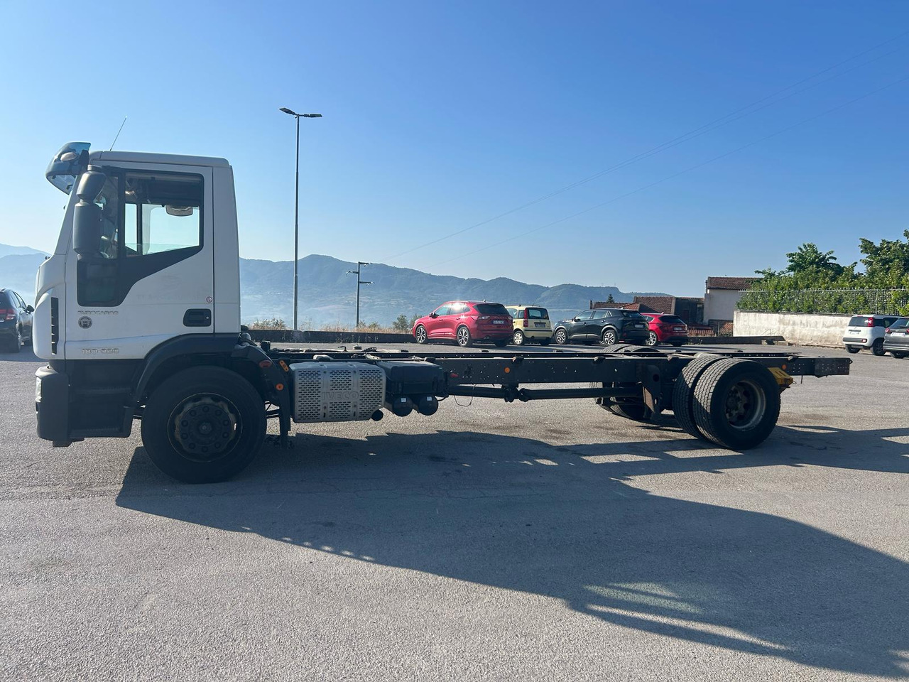 IVECO EUROCARGO 180-320 - الشاسيه شاحنة: صور 2 IVECO EUROCARGO 180-320 - الشاسيه شاحنة: صور 2