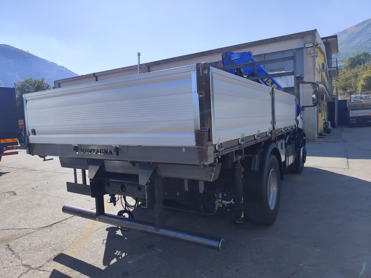 IVECO EUROCARGO 180-320 - شاحنة كرين: صور 5 IVECO EUROCARGO 180-320 - شاحنة كرين: صور 5