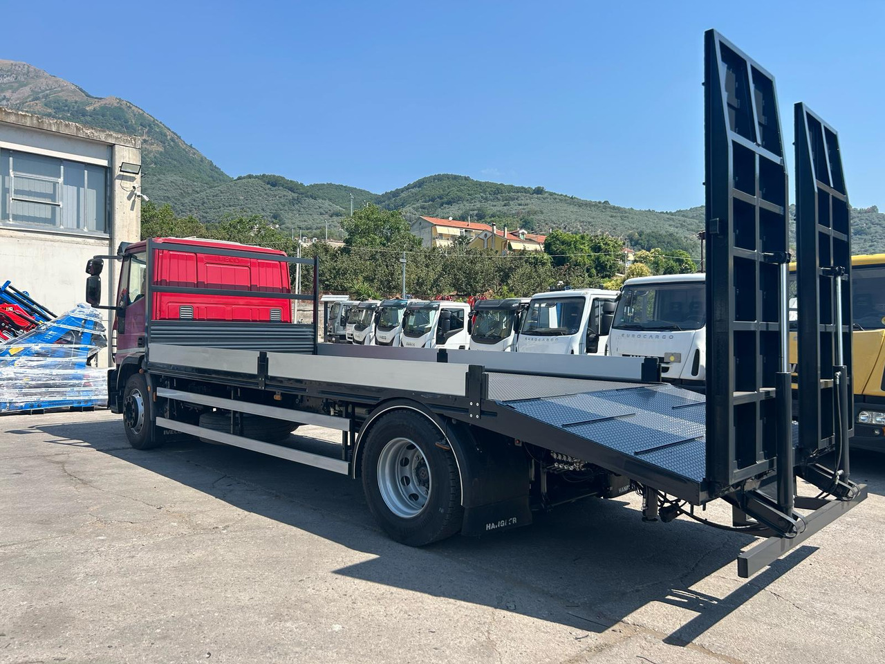 IVECO EUROCARGO 180E30 - شاحنات مسطحة: صور 5 IVECO EUROCARGO 180E30 - شاحنات مسطحة: صور 5