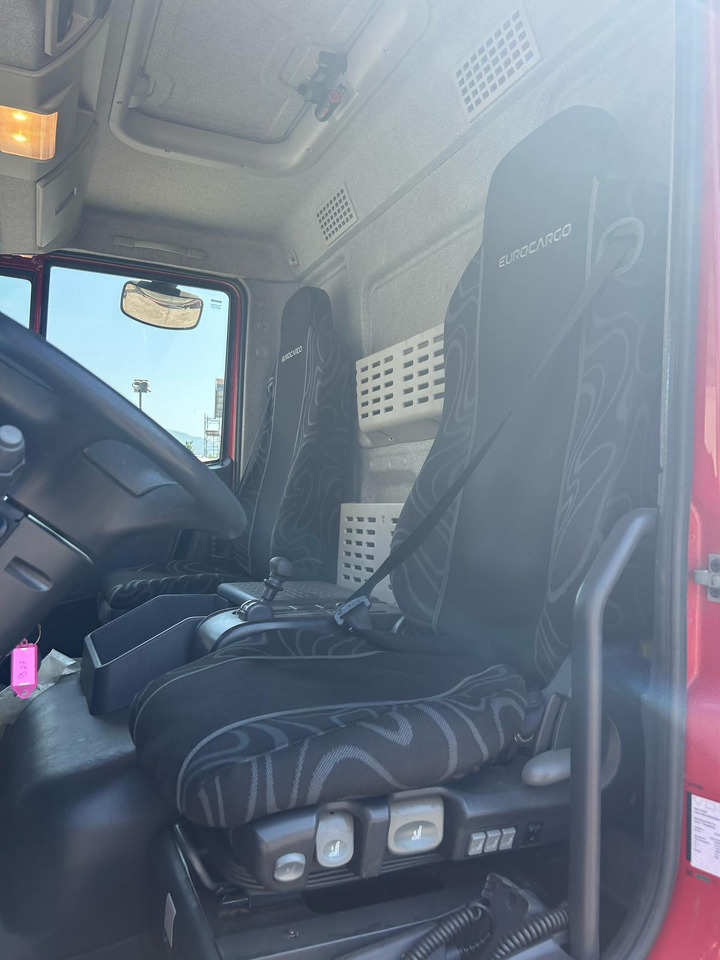 IVECO EUROCARGO 180E30 - شاحنات مسطحة: صور 4 IVECO EUROCARGO 180E30 - شاحنات مسطحة: صور 4