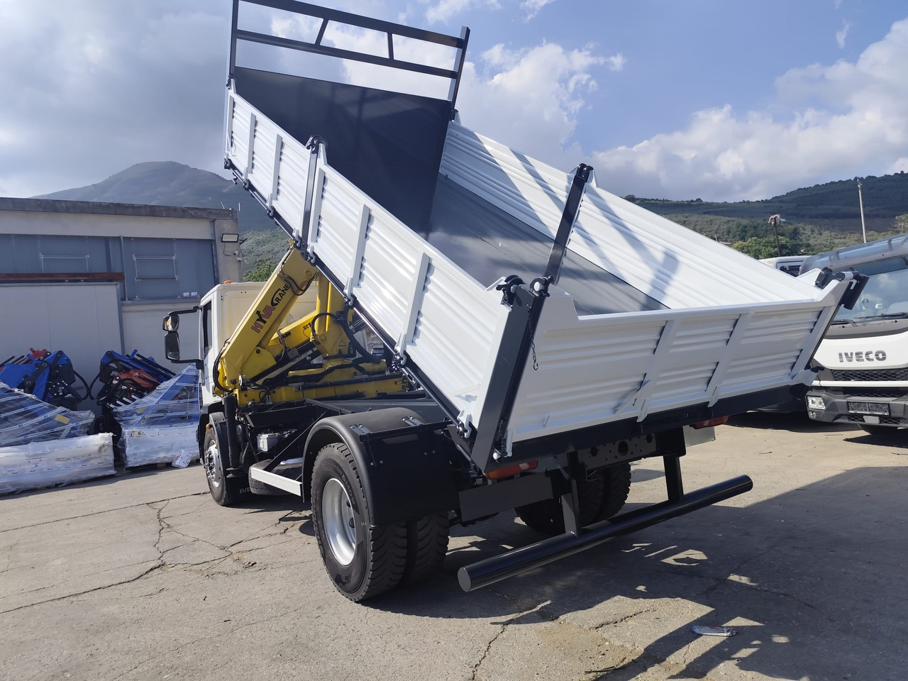 IVECO EUROCARGO 180E30 - قلابات, شاحنة كرين: صور 5 IVECO EUROCARGO 180E30 - قلابات, شاحنة كرين: صور 5