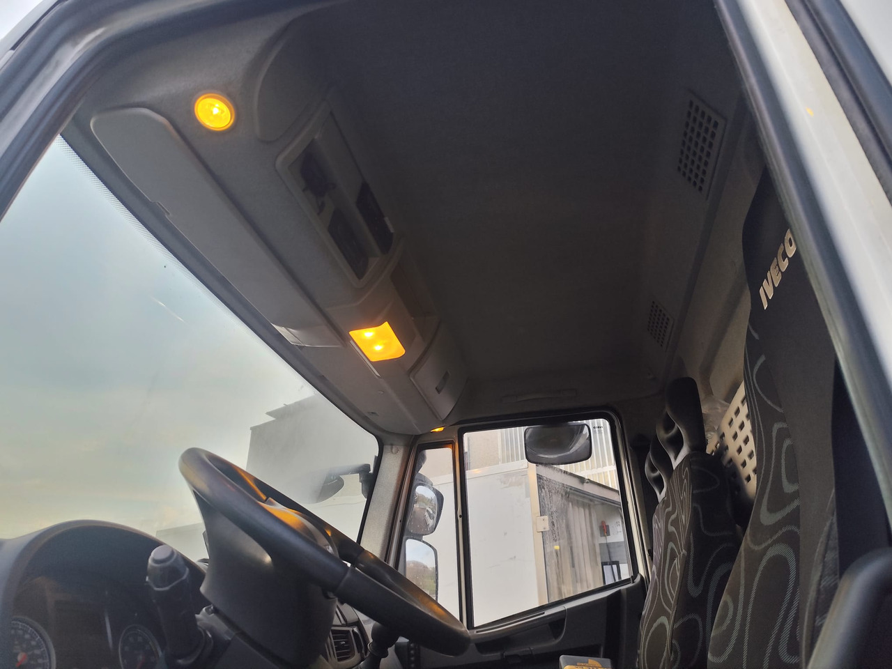 قلابات, شاحنة كرين IVECO EUROCARGO 180E30: صور 9