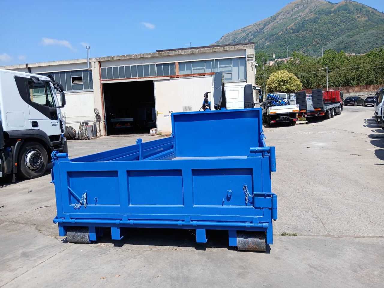 IVECO EUROCARGO 190EL25 - شاحنة ذات الخطاف: صور 4 IVECO EUROCARGO 190EL25 - شاحنة ذات الخطاف: صور 4
