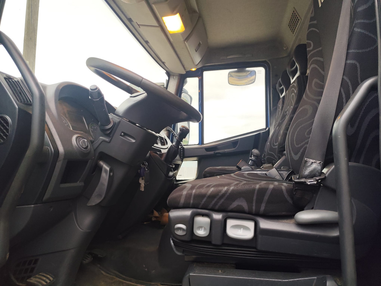IVECO EUROCARGO 190EL28 - الشاسيه شاحنة: صور 5 IVECO EUROCARGO 190EL28 - الشاسيه شاحنة: صور 5