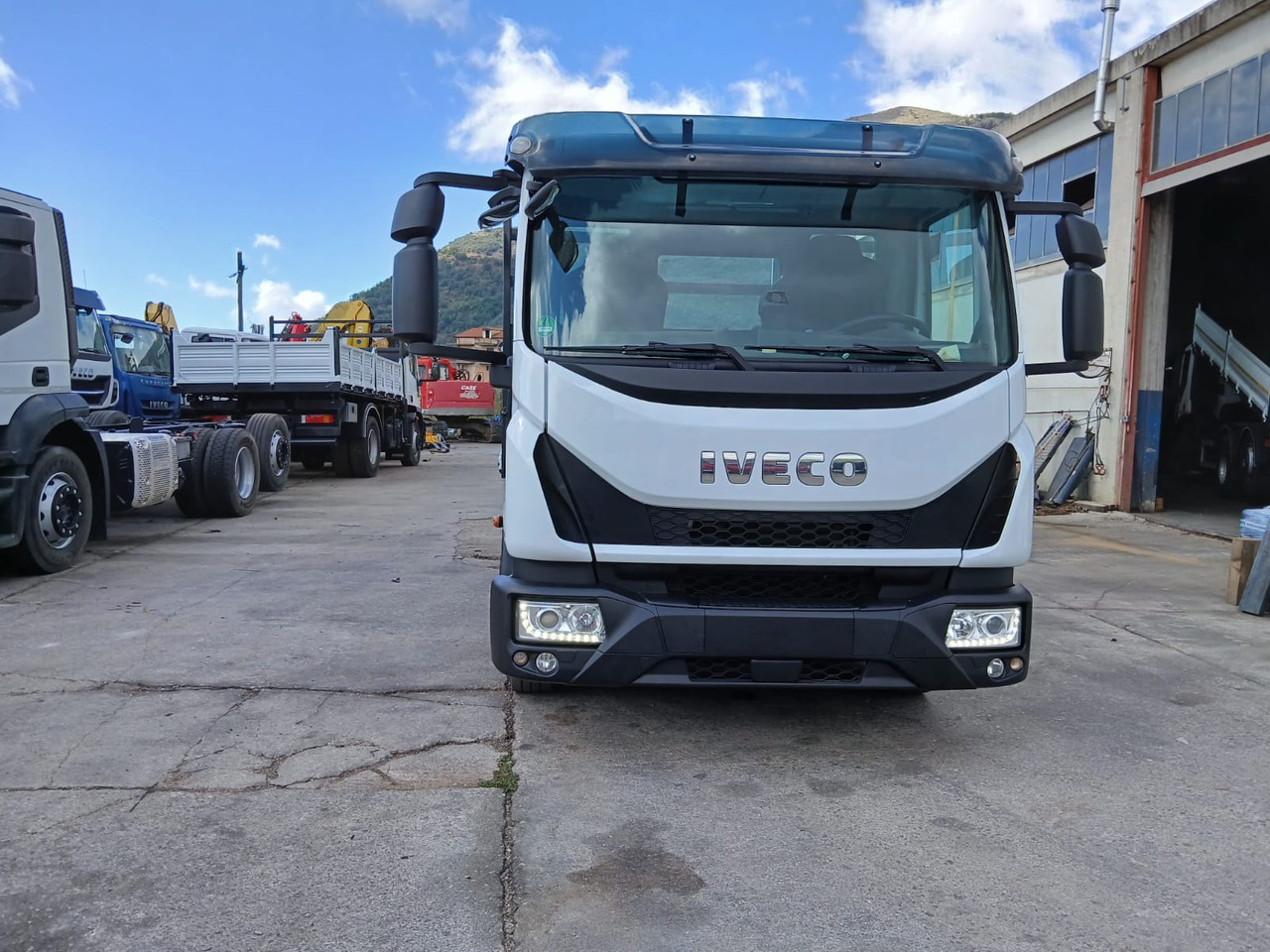 IVECO EUROCARGO 75-210 - قلابات: صور 4 IVECO EUROCARGO 75-210 - قلابات: صور 4
