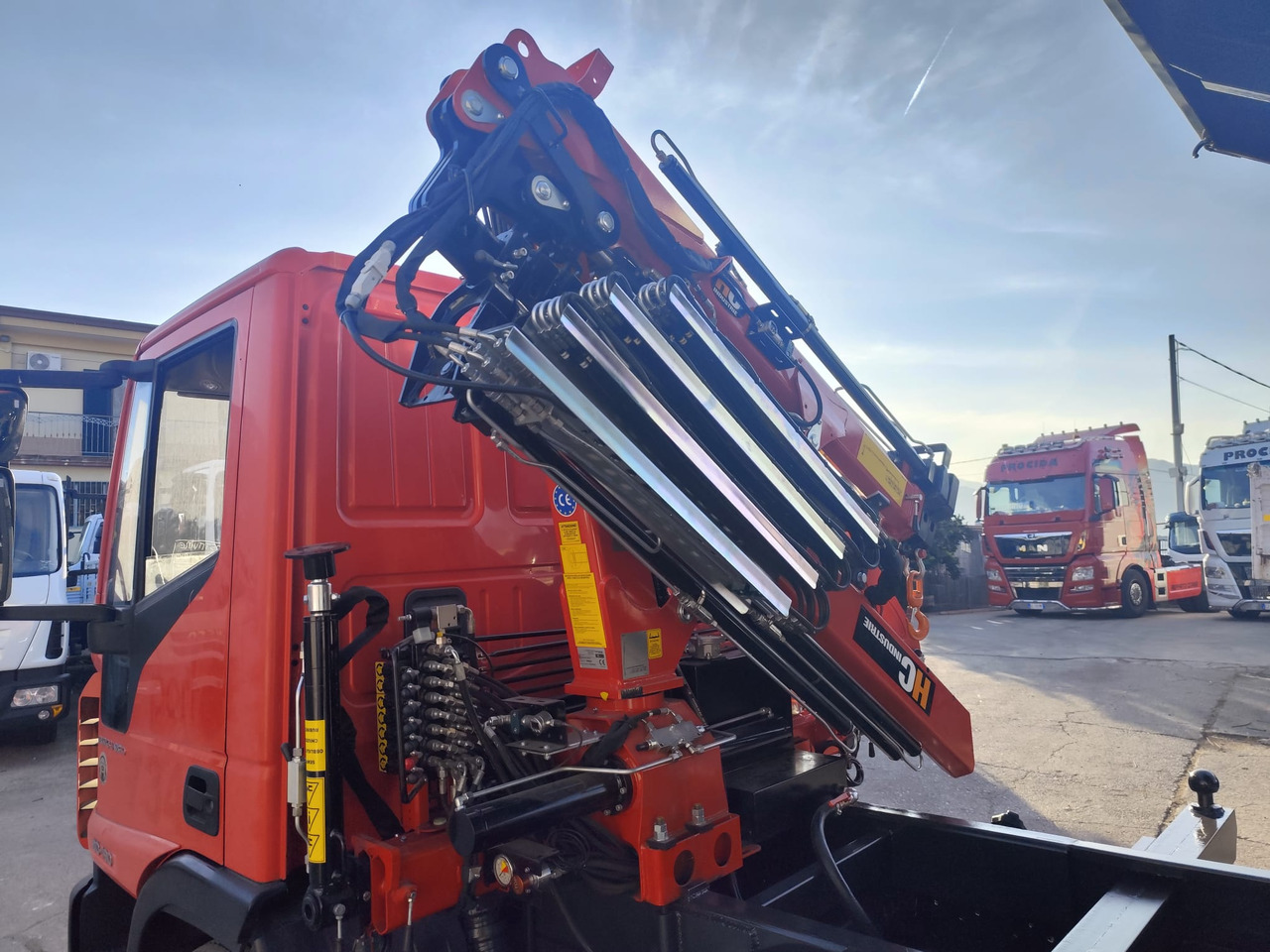 شاحنة كرين IVECO EUROCARGO 80-190: صور 29
