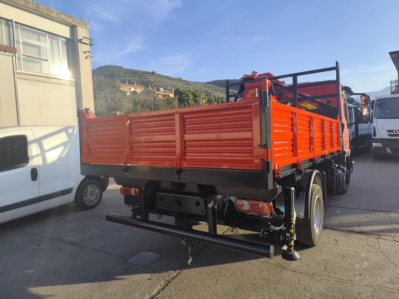 شاحنة كرين IVECO EUROCARGO 80-190: صور 14
