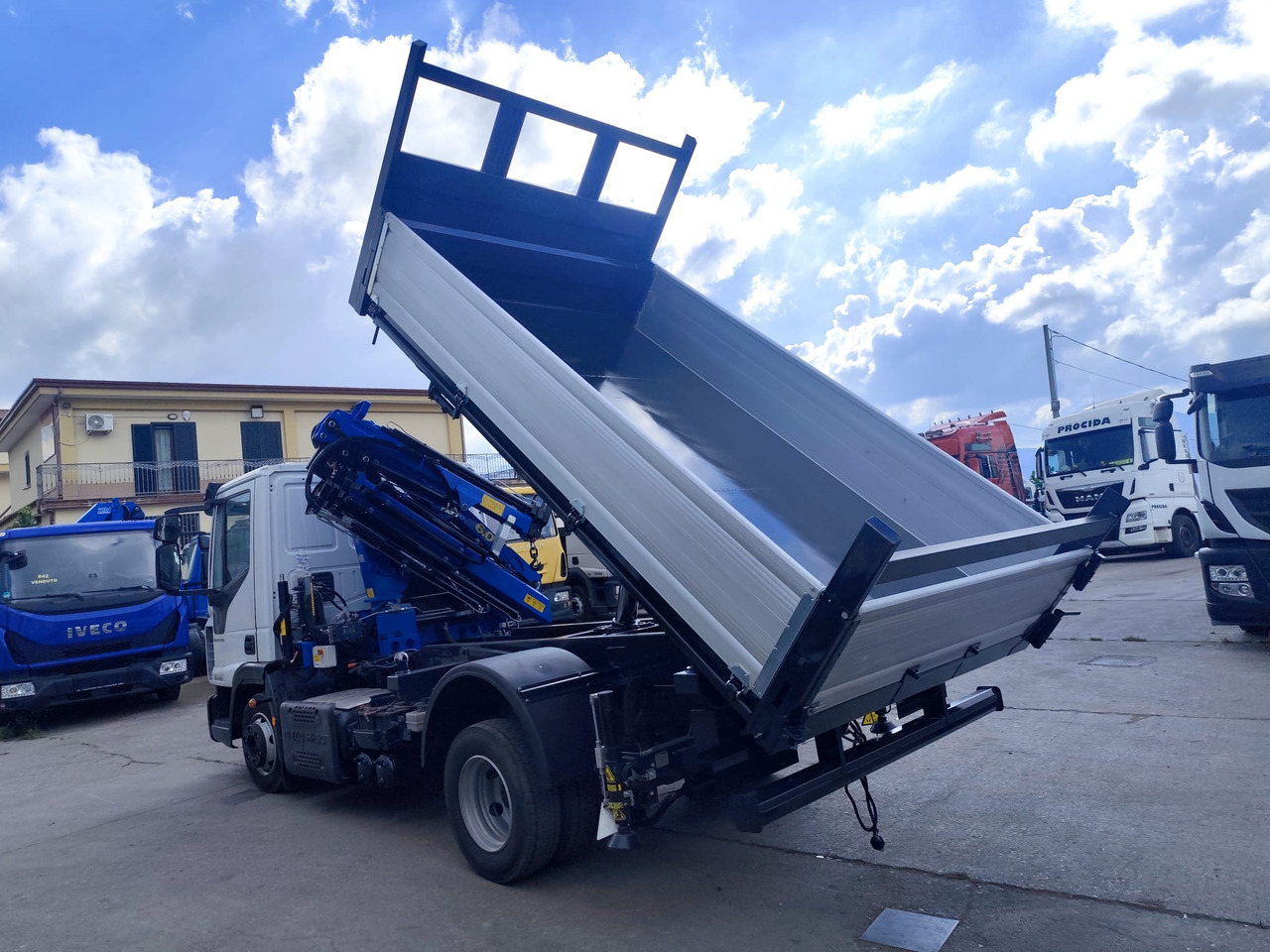 IVECO EUROCARGO 80-220 - شاحنة كرين: صور 3 IVECO EUROCARGO 80-220 - شاحنة كرين: صور 3
