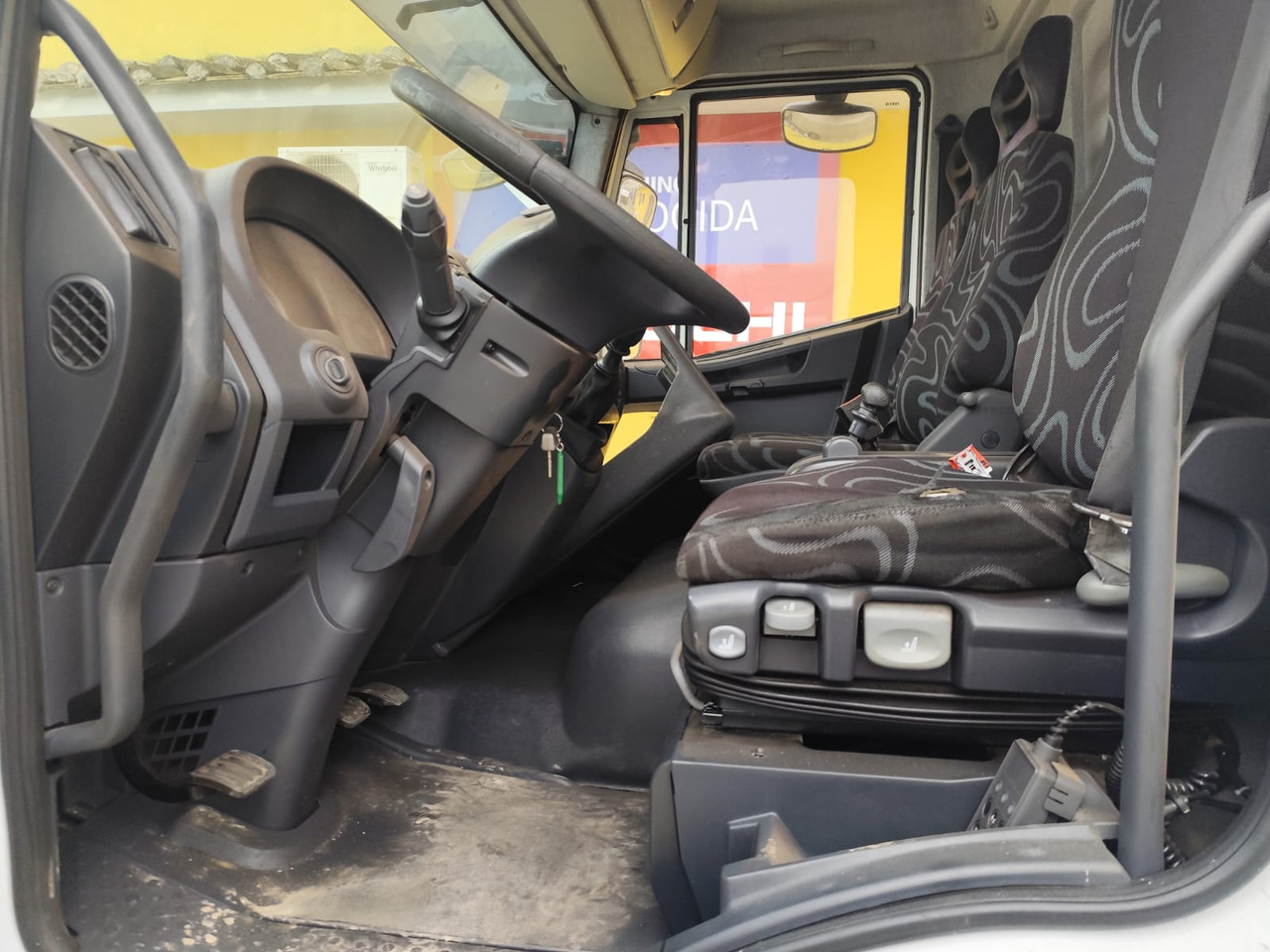Interior photo 4: قلابات IVECO EUROCARGO ML140E18