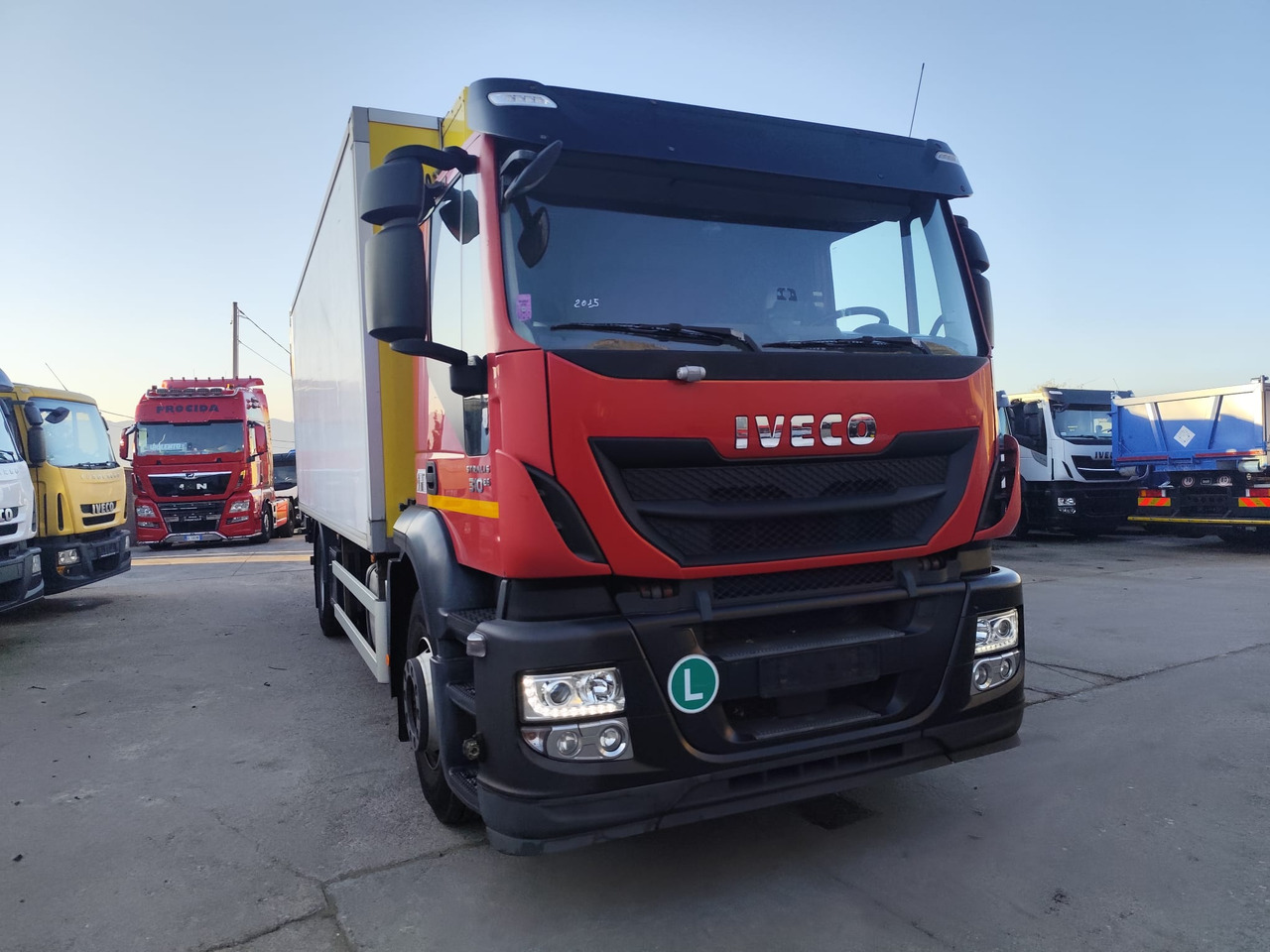 الشاسيه شاحنة IVECO STRALIS 190S31: صور 13