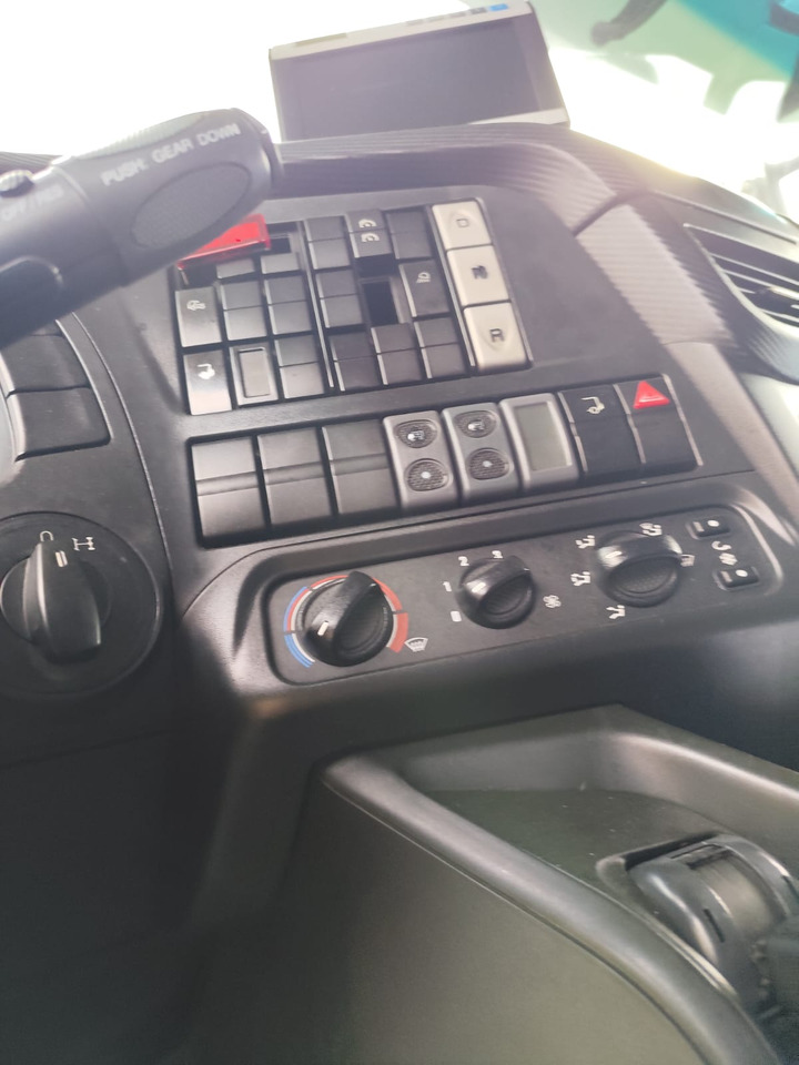 IVECO STRALIS 190S31 - شاحنة ذات الخطاف: صور 5 IVECO STRALIS 190S31 - شاحنة ذات الخطاف: صور 5