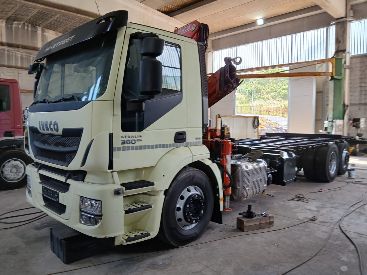 شاحنات مسطحة, شاحنة كرين IVECO STRALIS 260S36: صور 24