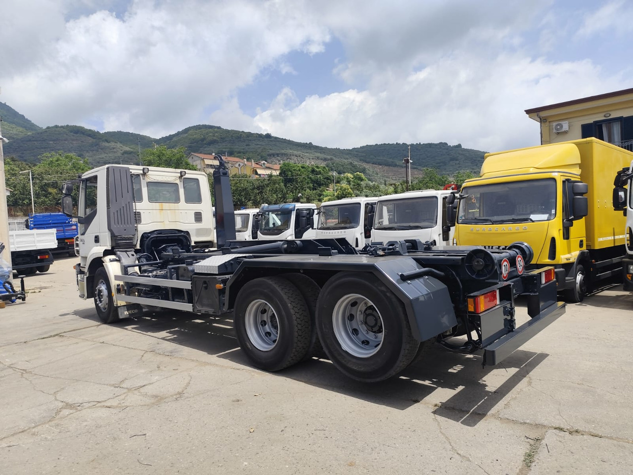 شاحنة ذات الخطاف IVECO STRALIS 260S36: صور 21