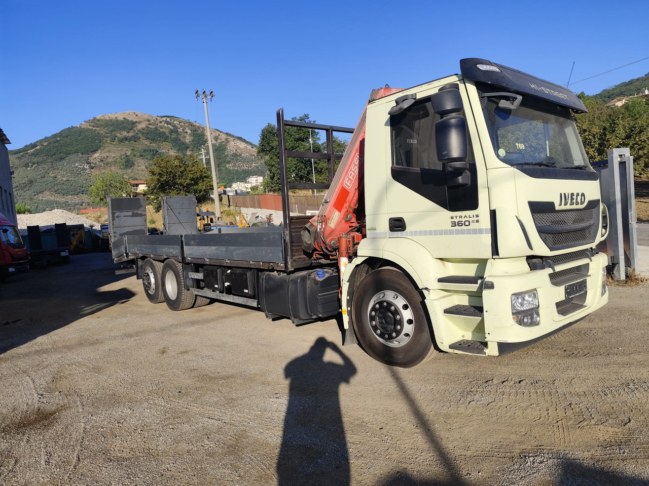 شاحنات مسطحة, شاحنة كرين IVECO STRALIS 260S36: صور 1