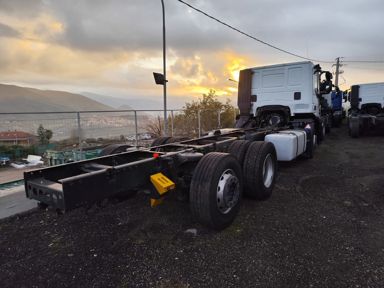IVECO STRALIS AD 260S31 XP - الشاسيه شاحنة: صور 2 IVECO STRALIS AD 260S31 XP - الشاسيه شاحنة: صور 2