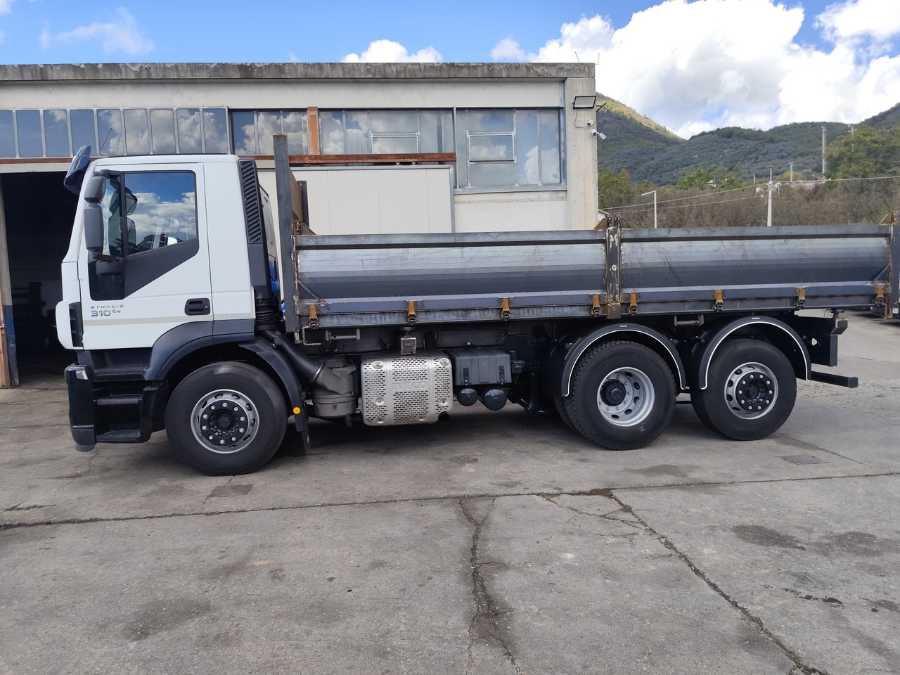 IVECO STRALIS AD 260S31 XP - قلابات: صور 5 IVECO STRALIS AD 260S31 XP - قلابات: صور 5