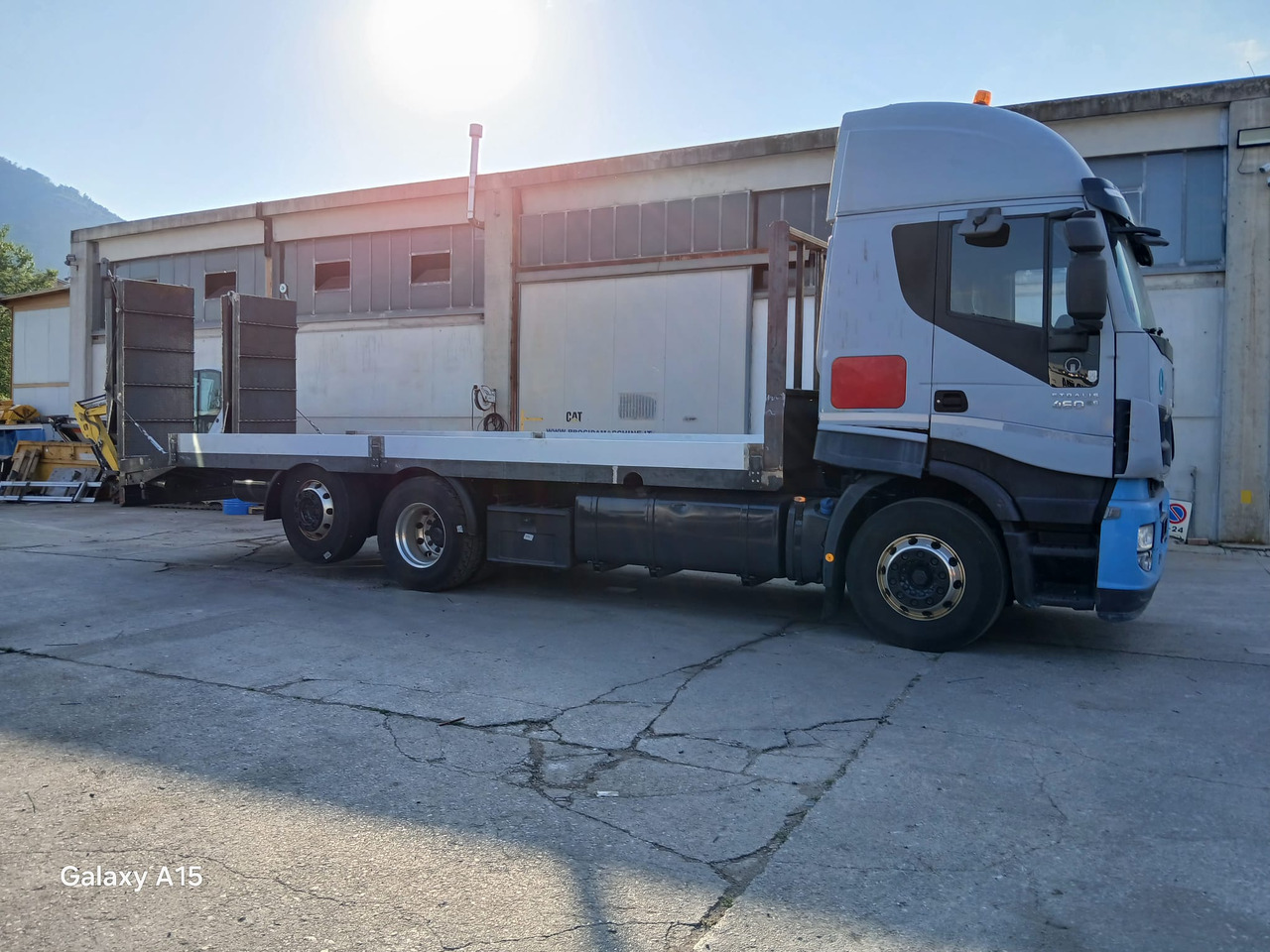 IVECO STRALIS AS 260S46 - شاحنات مسطحة: صور 4 IVECO STRALIS AS 260S46 - شاحنات مسطحة: صور 4