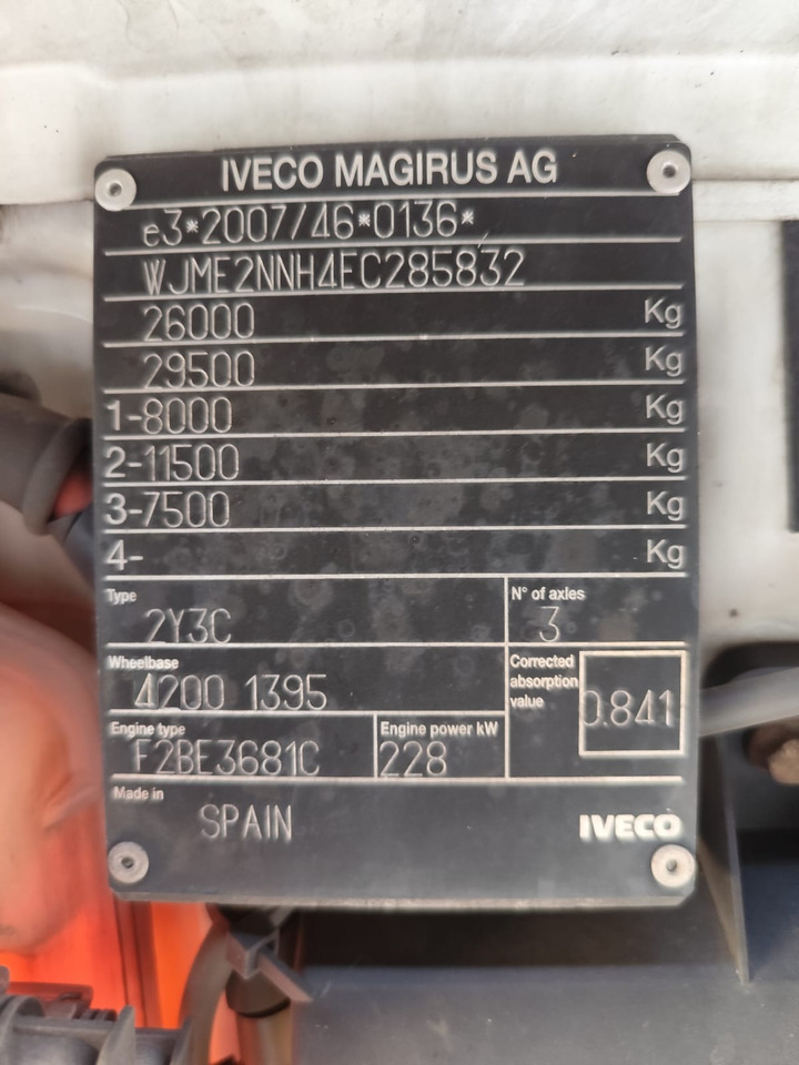 IVECO STRALIS CUBE 260S31 - شاحنة كرين: صور 3 IVECO STRALIS CUBE 260S31 - شاحنة كرين: صور 3