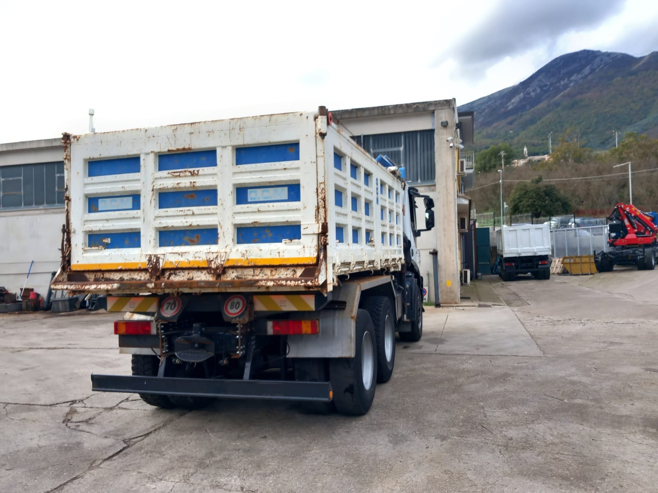 شاحنة كرين, قلابات IVECO TRAKKER 260T36: صور 13