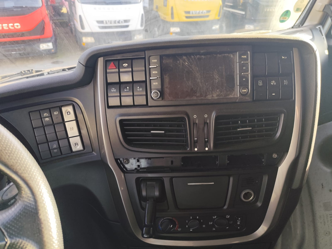 شاحنات مسطحة STRALIS 260S42: صور 6