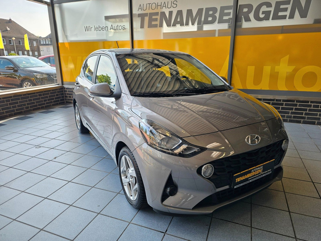 Hyundai i10 Trend AUTOMATIK SHZ PDC LenkrHzg DAB Spurhal - سيارة: صور 2 Hyundai i10 Trend AUTOMATIK SHZ PDC LenkrHzg DAB Spurhal - سيارة: صور 2