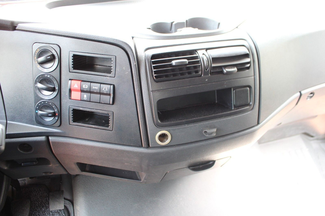 Mercedes-Benz Atego Pritsche 921 - الشاحنات الصغيرة المسطحة: صور 5 Mercedes-Benz Atego Pritsche 921 - الشاحنات الصغيرة المسطحة: صور 5