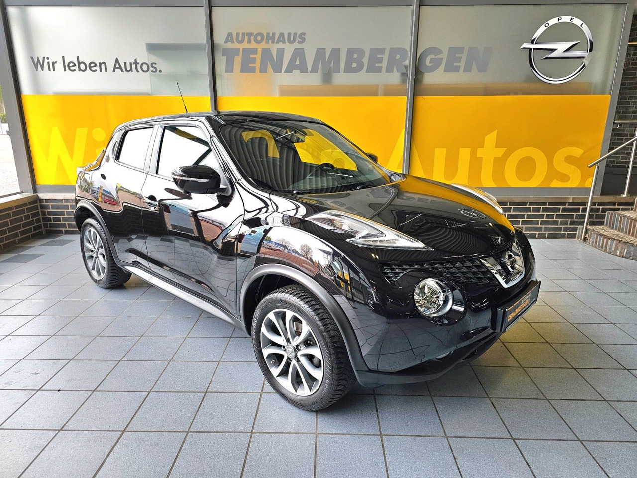 Nissan Juke 1.2 DIG-T 360 / Navi / Ganzjahresreifen - سيارة دفع رباعي: صور 1 Nissan Juke 1.2 DIG-T 360 / Navi / Ganzjahresreifen - سيارة دفع رباعي: صور 1