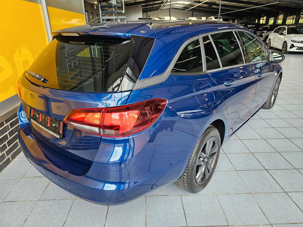 Opel Astra K ST AUTOMATIK SHZ Einparkassistent Kamera - سيارة ستيشن: صور 4 Opel Astra K ST AUTOMATIK SHZ Einparkassistent Kamera - سيارة ستيشن: صور 4