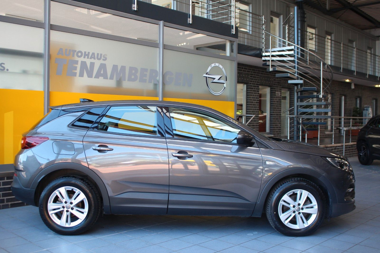 Opel Grandland Edition 1.2 Automatik Navi PDC v+h LED - سيارة دفع رباعي: صور 3 Opel Grandland Edition 1.2 Automatik Navi PDC v+h LED - سيارة دفع رباعي: صور 3