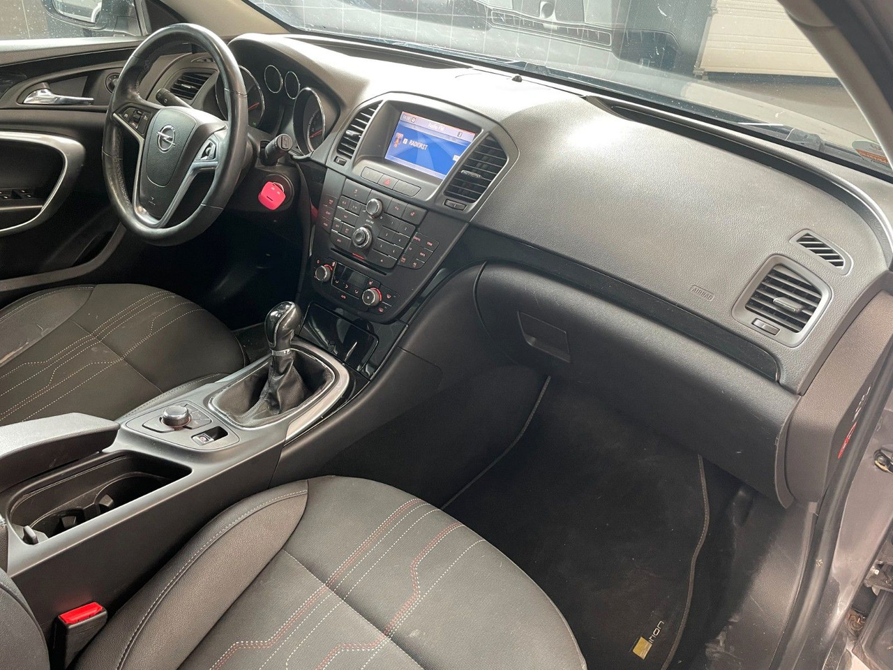 سيارة Opel Insignia A Sports Tourer 150 Jahre Opel AHK: صور 8