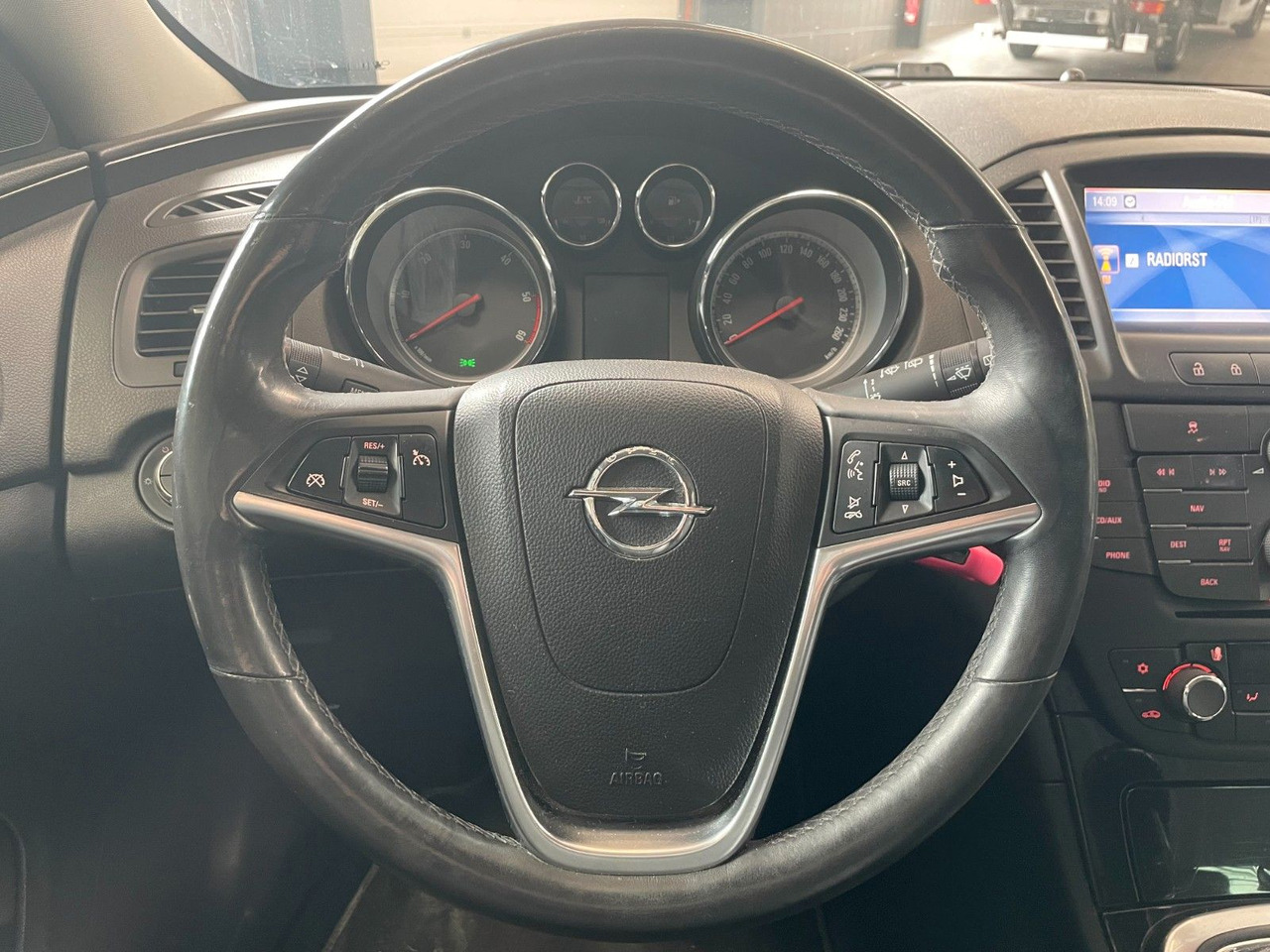 سيارة Opel Insignia A Sports Tourer 150 Jahre Opel AHK: صور 14