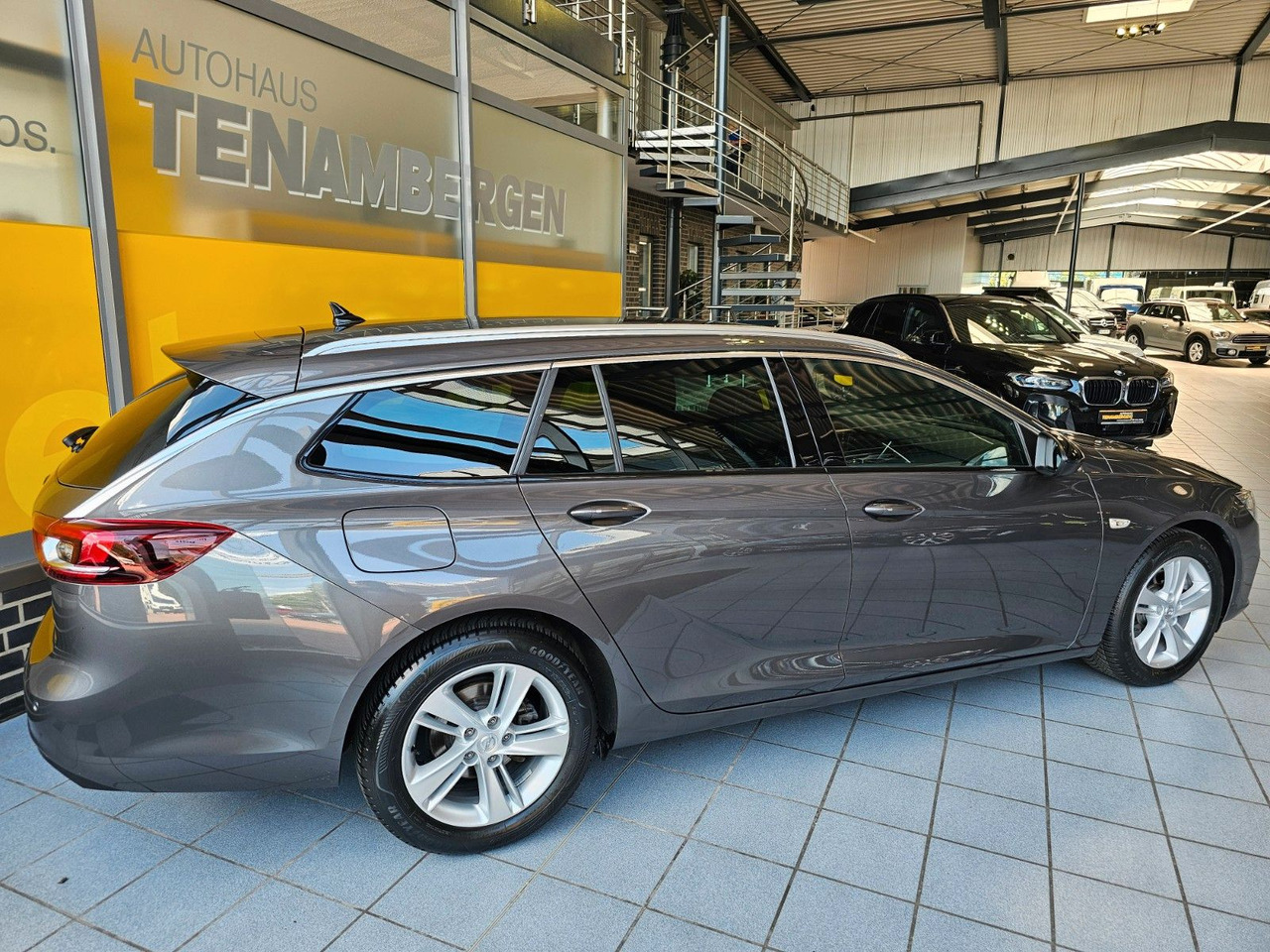 Opel Insignia B ST Business IntelliLux LED Tot Winkel - سيارة: صور 2 Opel Insignia B ST Business IntelliLux LED Tot Winkel - سيارة: صور 2