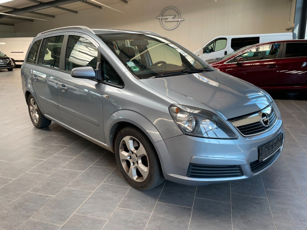 Opel Zafira B Edition - ميكروباص: صور 1 Opel Zafira B Edition - ميكروباص: صور 1