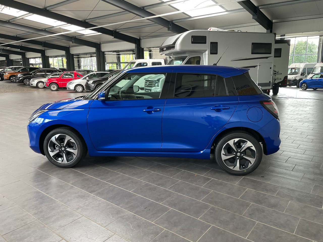 Suzuki Swift 1.2 DUALJET HYBRID Comfort+ - سيارة: صور 5 Suzuki Swift 1.2 DUALJET HYBRID Comfort+ - سيارة: صور 5