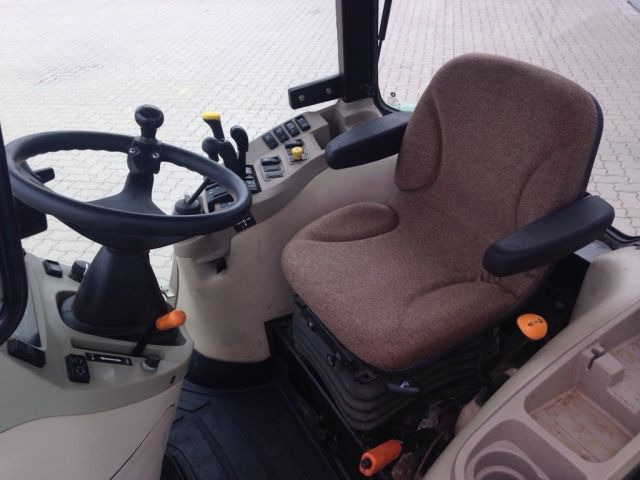 JOHN DEERE 3720 - جرار: صور 5 JOHN DEERE 3720 - جرار: صور 5