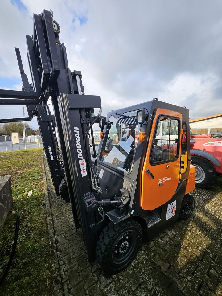 Doosan G25GP - رافعة شوكية تعمل بالغاز: صور 1 Doosan G25GP - رافعة شوكية تعمل بالغاز: صور 1