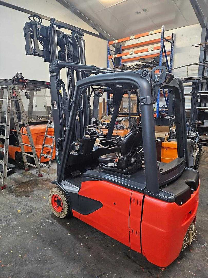 رافعة شوكية كهربائية Linde E16L-02: صور 10