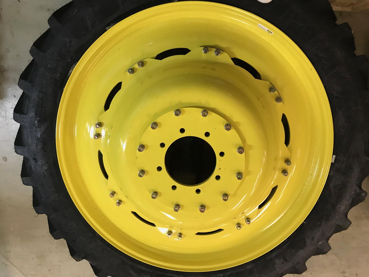 John Deere premium tillage wheel sets - عجلات - الآلات والماكينات الزراعية: صور 1 John Deere premium tillage wheel sets - عجلات - الآلات والماكينات الزراعية: صور 1