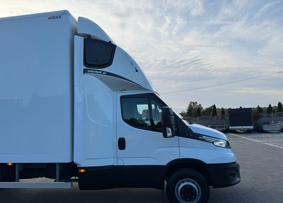 Iveco 72/18 Kontener-Winda 2x Kabina Sypialna IVECO 72C18 Winda Kontener XL Jak Nowe - الشاحنات الصغيرة صندوق مغلق: صور 4 Iveco 72/18 Kontener-Winda 2x Kabina Sypialna IVECO 72C18 Winda Kontener XL Jak Nowe - الشاحنات الصغيرة صندوق مغلق: صور 4