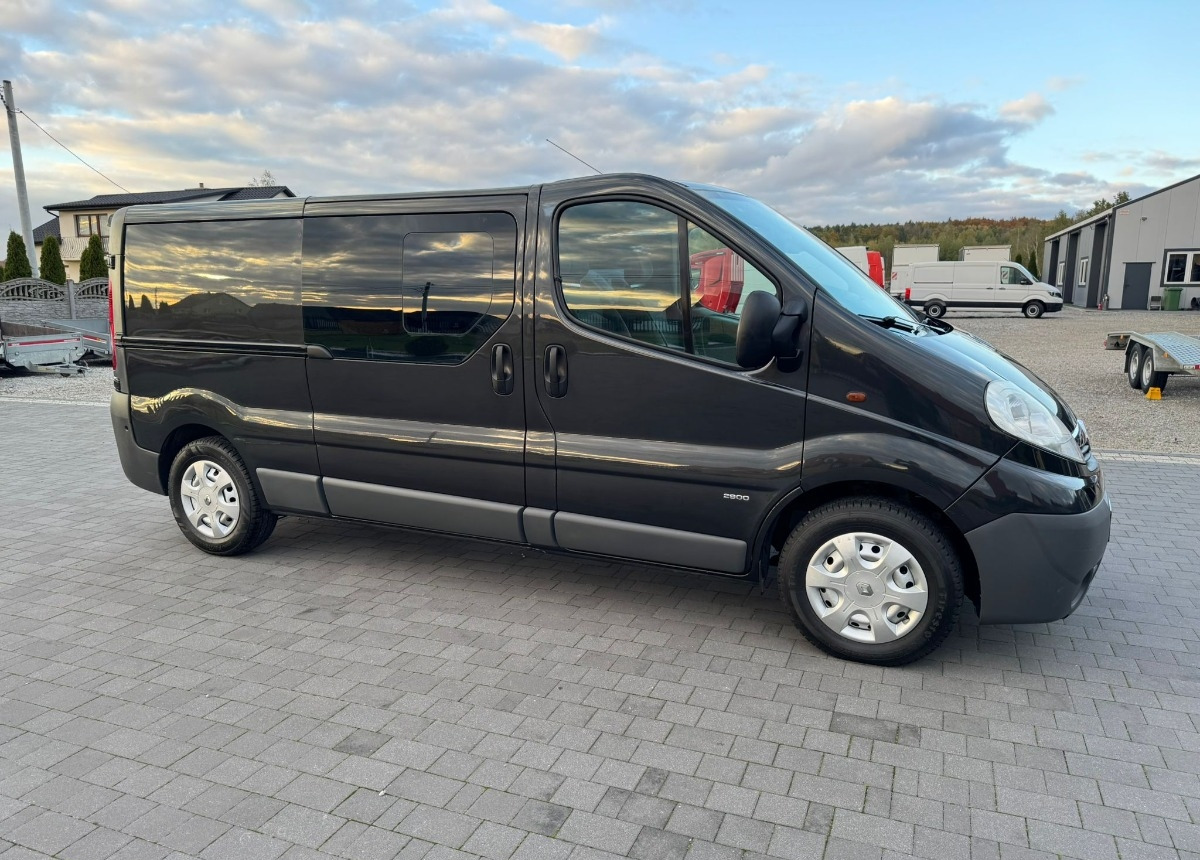Opel Vivaro Doka Long 2.5 150 ps. L2 H1 - الشاحنات الصغيرة كابينة مزدوجة: صور 5 Opel Vivaro Doka Long 2.5 150 ps. L2 H1 - الشاحنات الصغيرة كابينة مزدوجة: صور 5