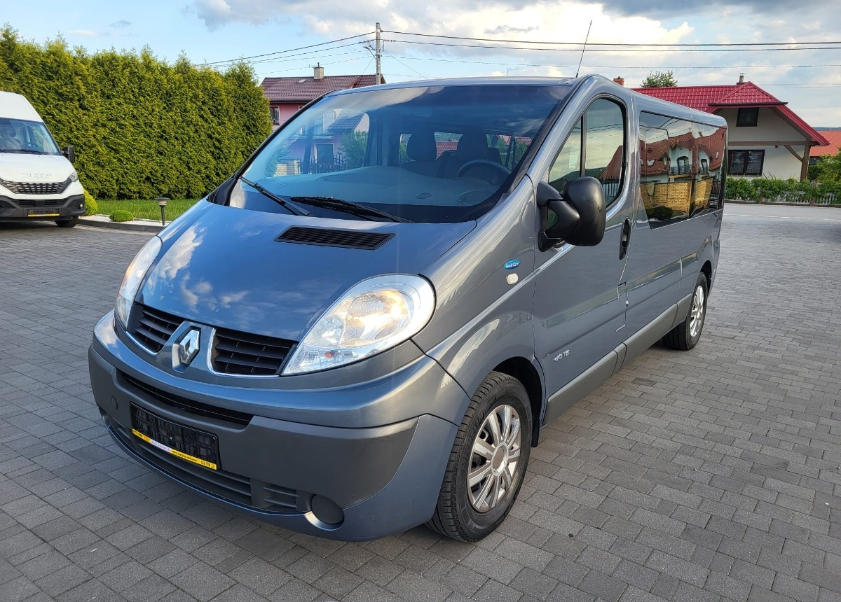 Renault Trafic 9 -osobowy Salon Polska I właściciel Bezwypadkowy Lakier - صغيرة, ميكروباص: صور 5 Renault Trafic 9 -osobowy Salon Polska I właściciel Bezwypadkowy Lakier - صغيرة, ميكروباص: صور 5