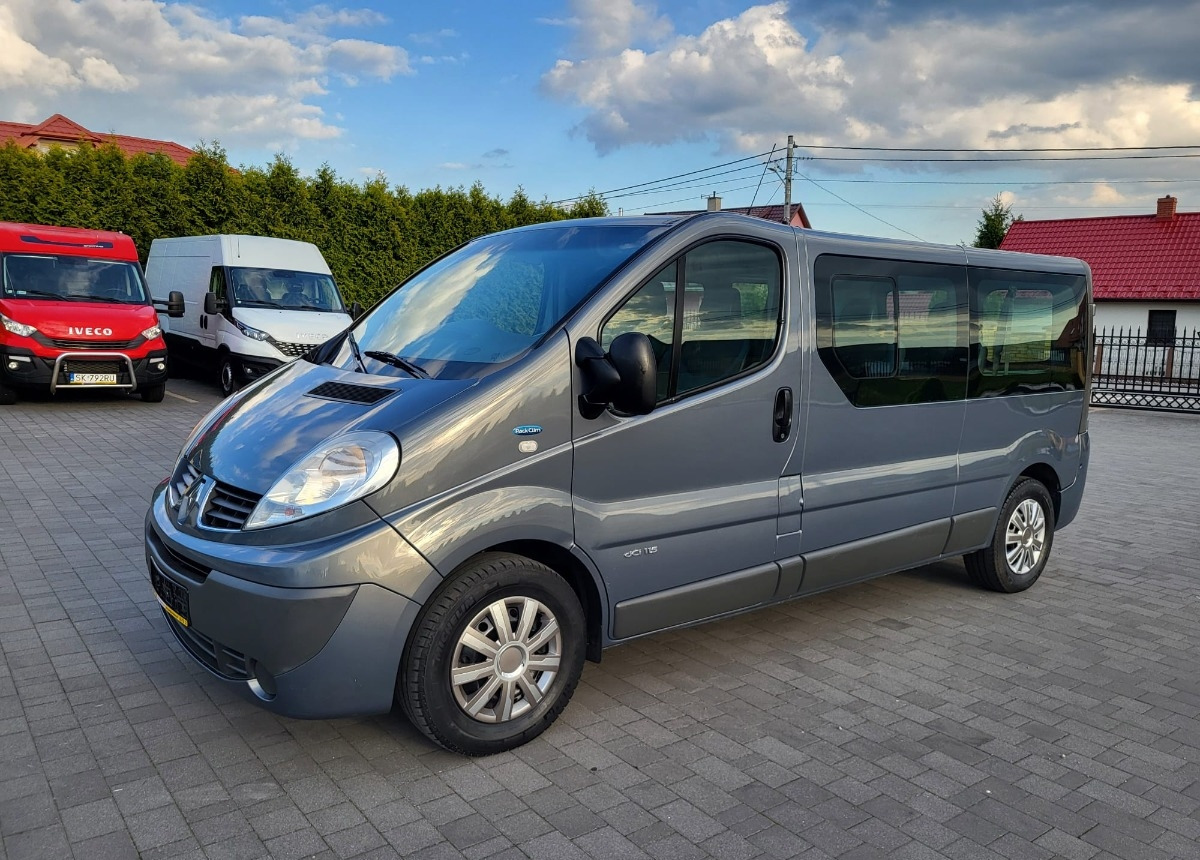 Renault Trafic 9 -osobowy Salon Polska I właściciel Bezwypadkowy Lakier - صغيرة, ميكروباص: صور 4 Renault Trafic 9 -osobowy Salon Polska I właściciel Bezwypadkowy Lakier - صغيرة, ميكروباص: صور 4