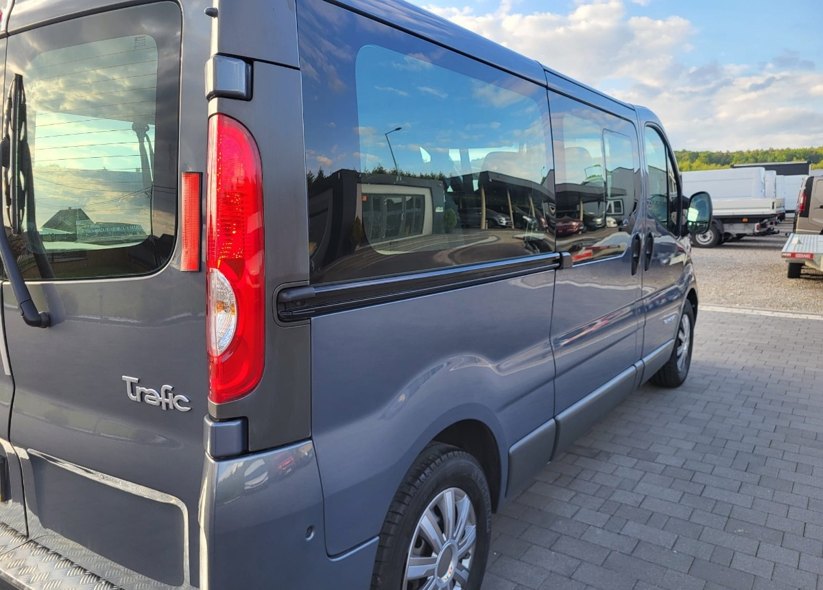 Renault Trafic 9 -osobowy Salon Polska I właściciel Bezwypadkowy Lakier - صغيرة, ميكروباص: صور 3 Renault Trafic 9 -osobowy Salon Polska I właściciel Bezwypadkowy Lakier - صغيرة, ميكروباص: صور 3
