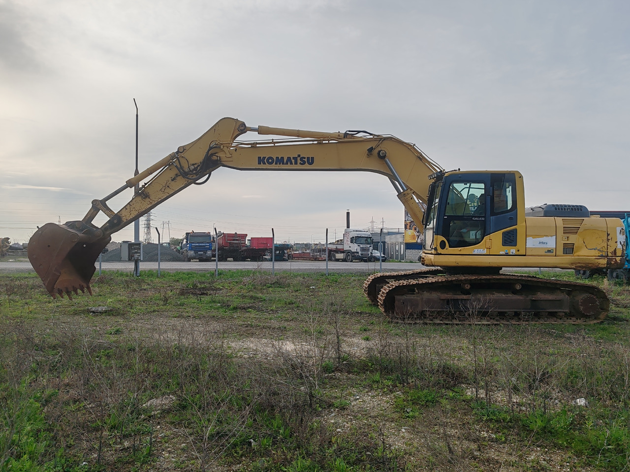 Komatsu 240 NLC-8 - حفارات زحافة: صور 4 Komatsu 240 NLC-8 - حفارات زحافة: صور 4