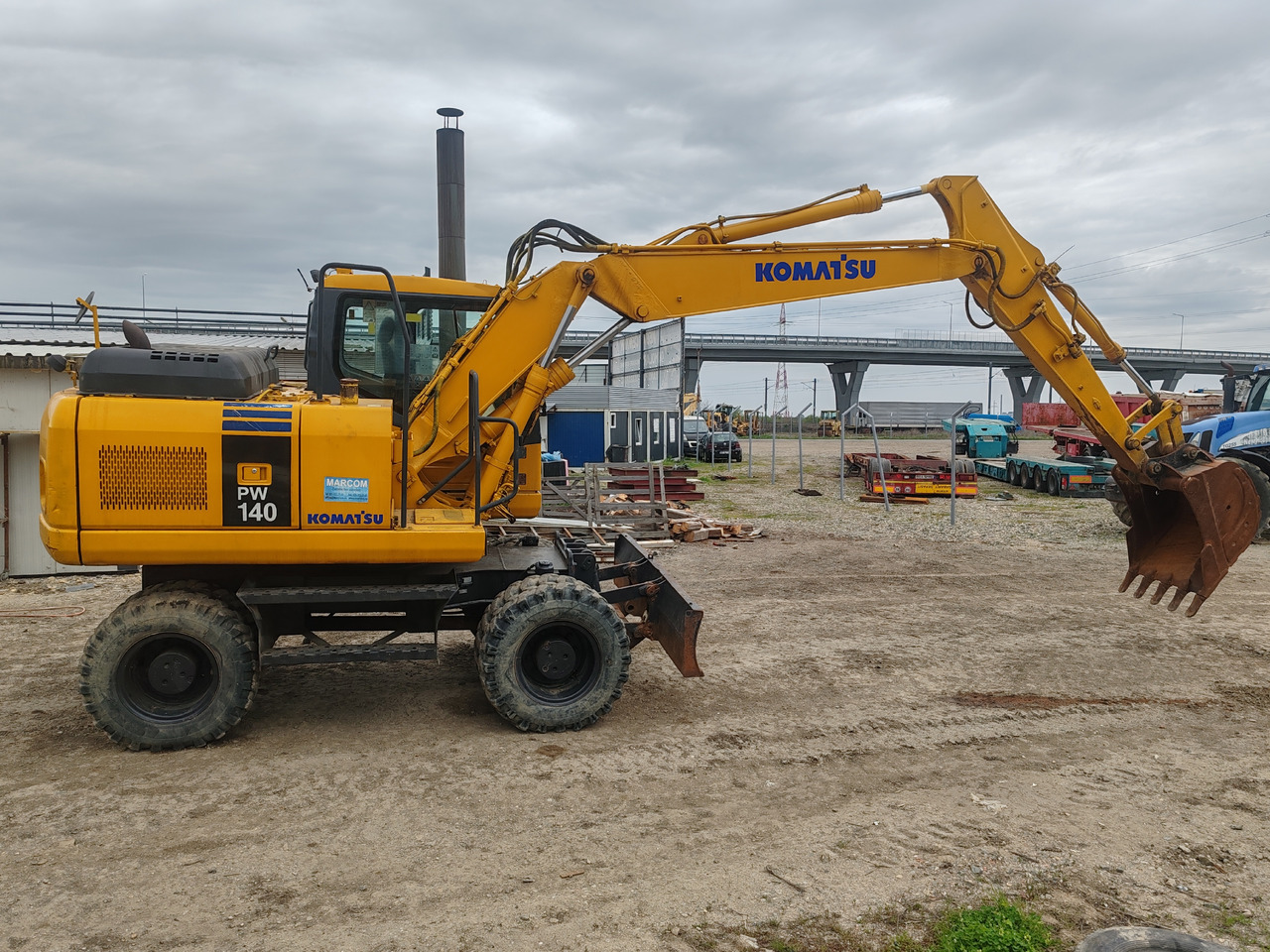 Komatsu PW140-7 - حفارة على عجلات: صور 4 Komatsu PW140-7 - حفارة على عجلات: صور 4