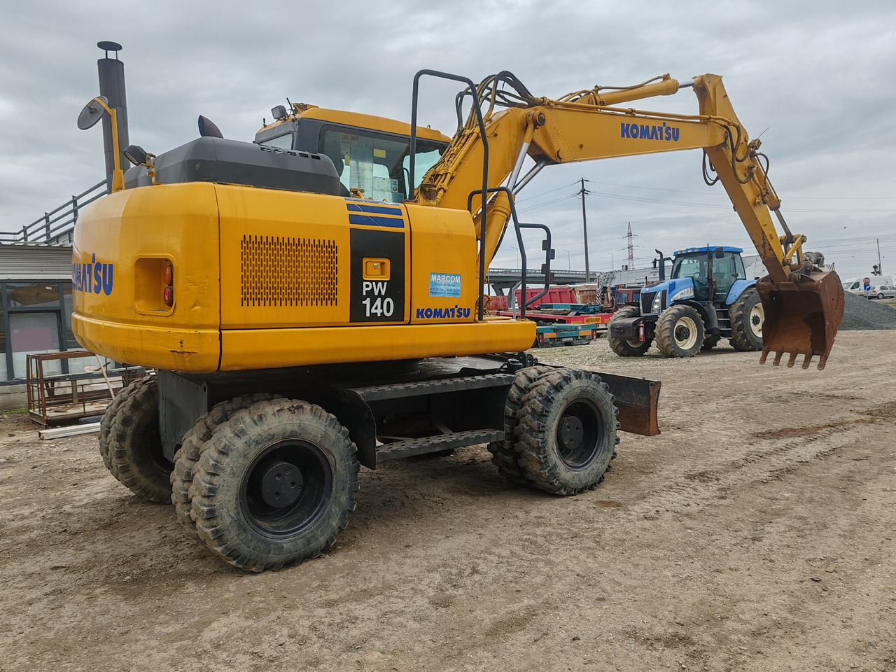 Komatsu PW140-7 - حفارة على عجلات: صور 3 Komatsu PW140-7 - حفارة على عجلات: صور 3