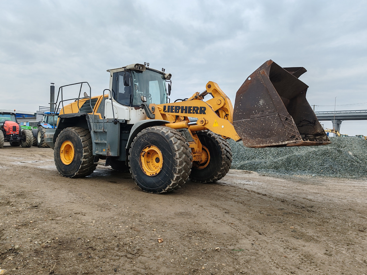 Liebherr L576 2plus2 - اللودر بعجل: صور 3 Liebherr L576 2plus2 - اللودر بعجل: صور 3